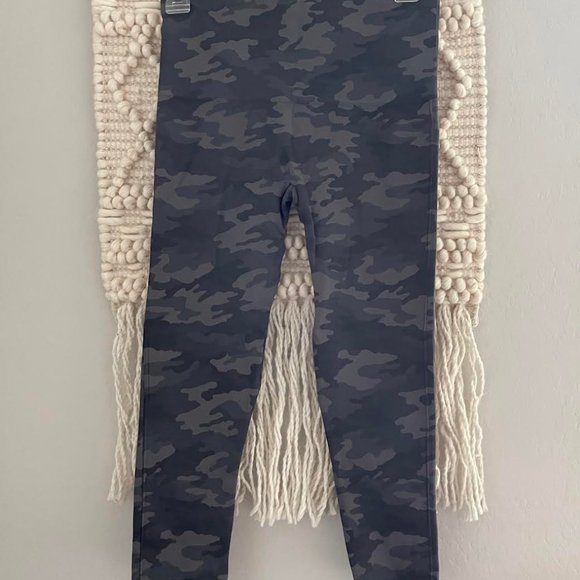 Spanx Seamless Leggings in Camo Grey - Picture 1 of 3